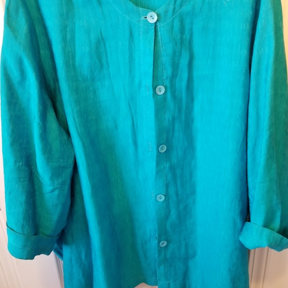 Ladies top - Picture 2 of 3